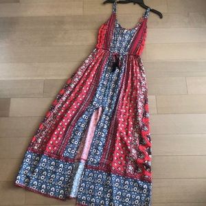 Maxi dress with slit